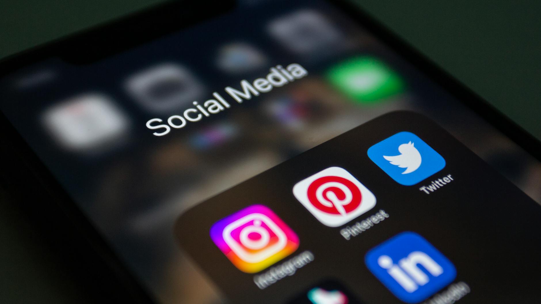 La Estatura de Omar García Harfuch Genera Intriga en Redes Sociales